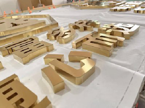 开化拉丝不锈钢字的特点。